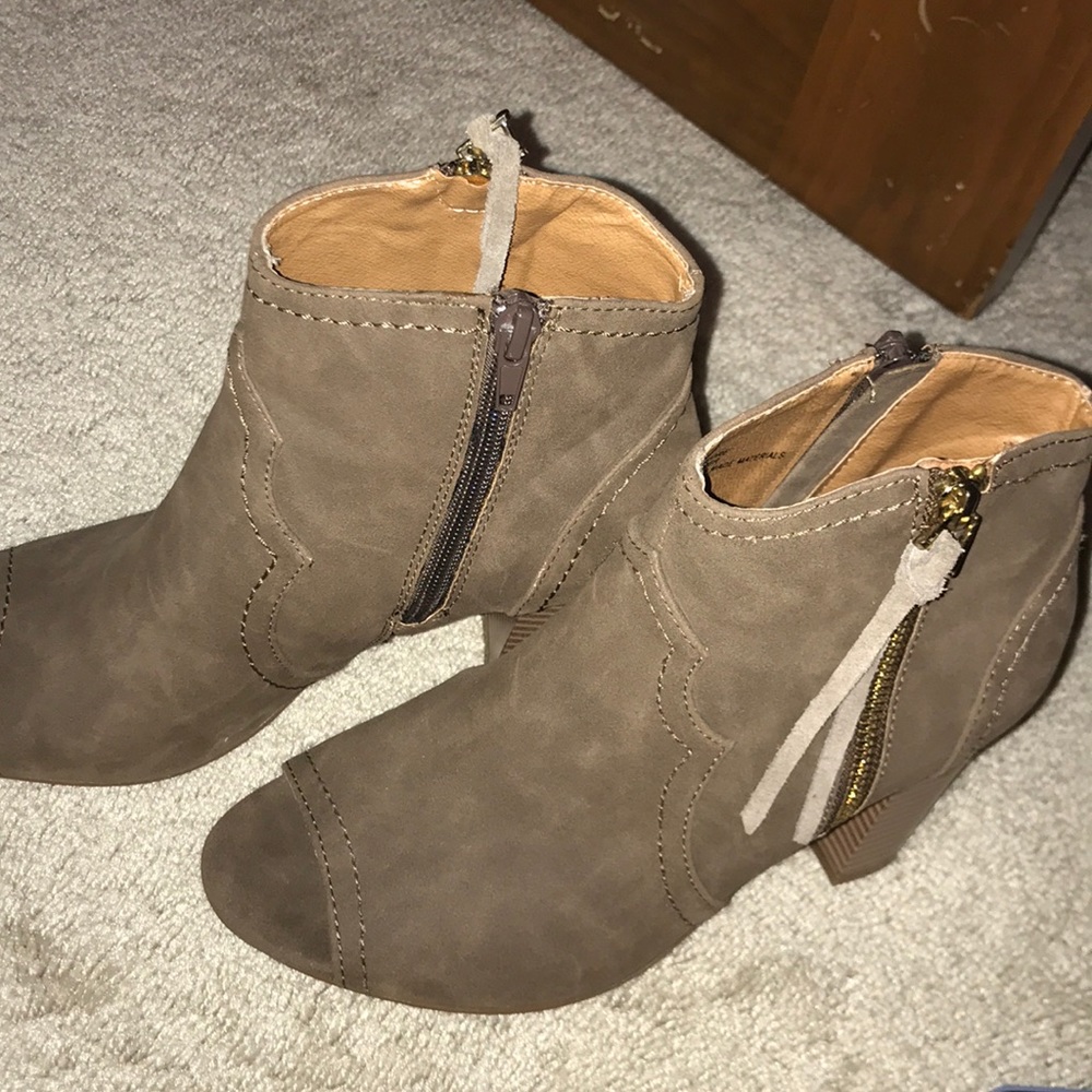 XOXO heeled brown booties
